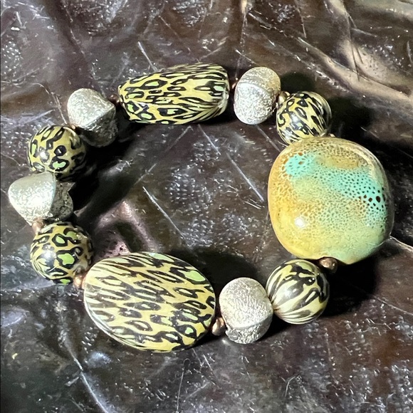 Leopard Print Beaded Bracelet. WA471 - Picture 4 of 4